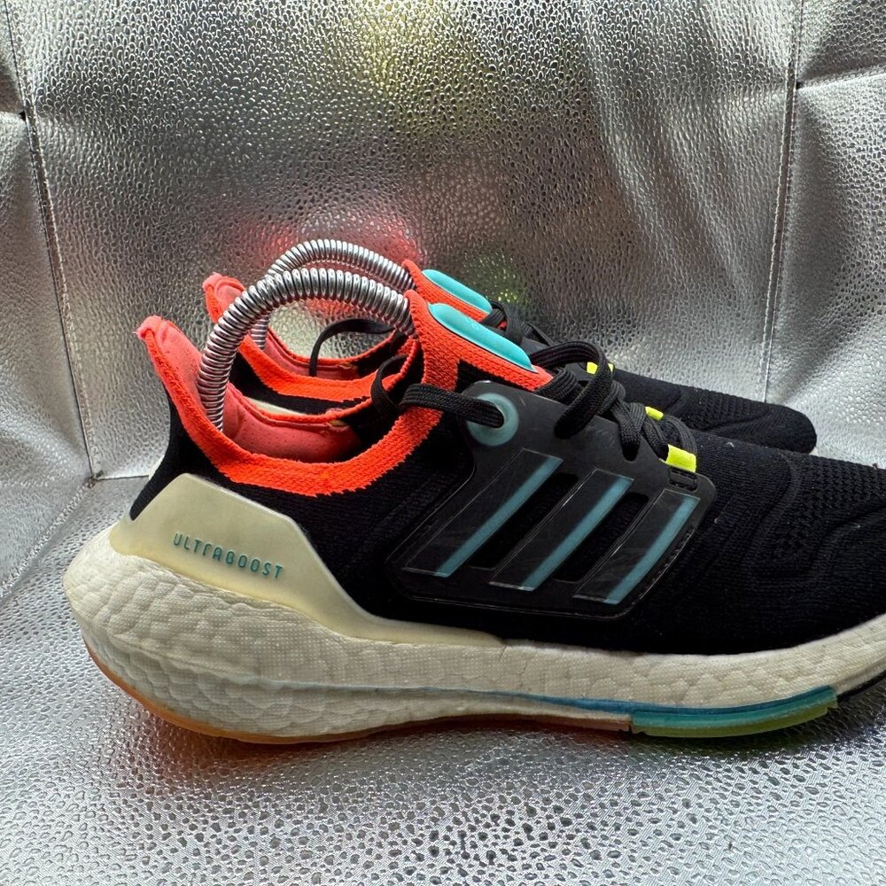 Size 7.5 Adidas Ultraboost 22 Core Black Skyrus Turbo Womens Running Shoe GY8681 - Picture 2 of 8